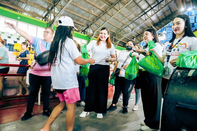 Paskong BingoPlus brings cheers to at least 7,000 families in Metro Manila
