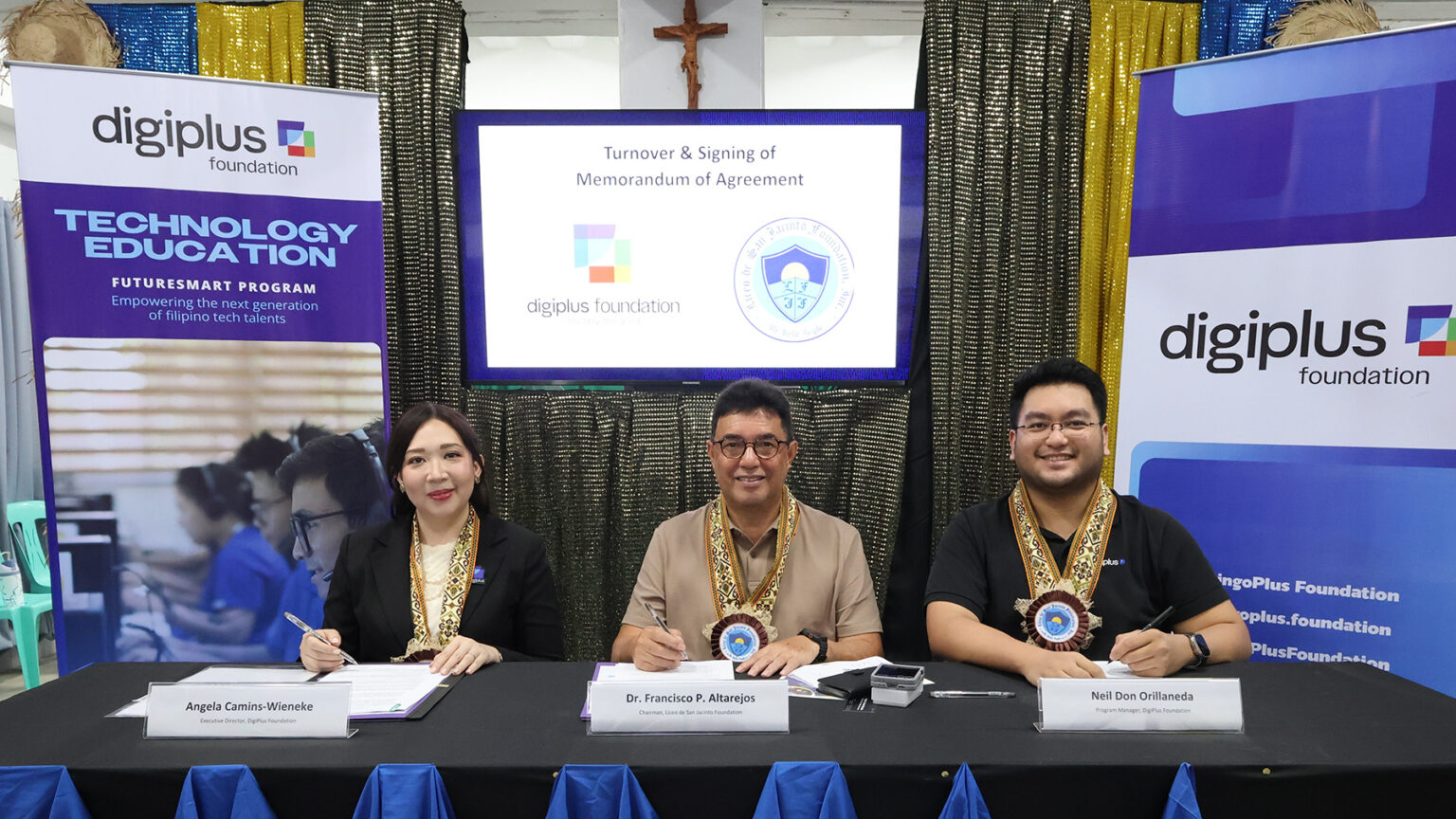 On January 14, 2025, DigiPlus Foundation and Liceo de San Jacinto formalized their partnership in bridging access to technology-driven education. In photos: (left-right) Ms. Angela Camins-Wieneke, Executive Director, DigiPlus Foundation; Dr. Francisco P. Altarejos, Chairman of Liceo de San Jacinto Foundation and current Municipality Mayor of San Jacinto, Ticao Island, Masbate; and Neil Don Orillaneda, Program Manager for Education and Livelihood, DigiPlus Foundation.